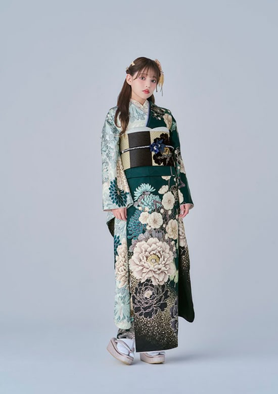 最新の振袖121